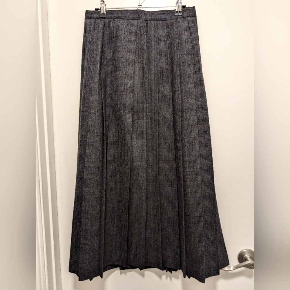Elegant Gray Plaid Wool Blend Pleated Skirt
